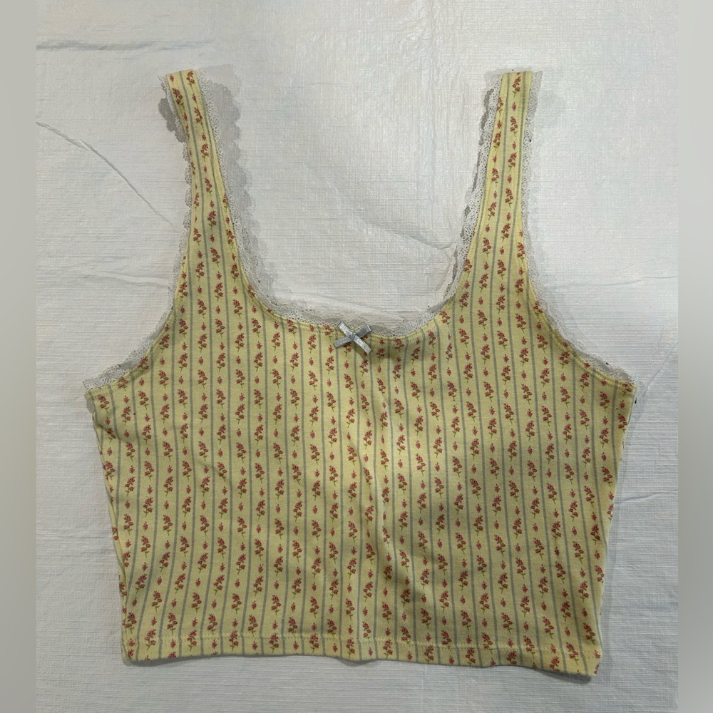 PacSun Floral Lace-Trimmed Crop Top